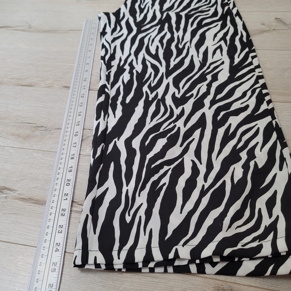 Shein zebra strip halter neck top with matching high waist flair leg pants USL/M - Picture 8 of 10
